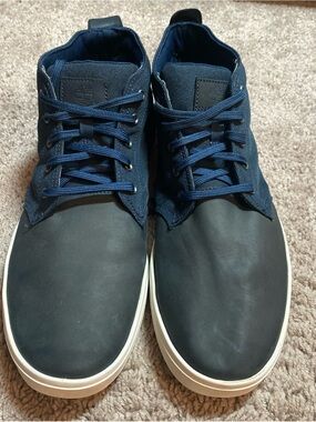 Timberland Navy and Black Men’s Chukka Boots men’s size 13